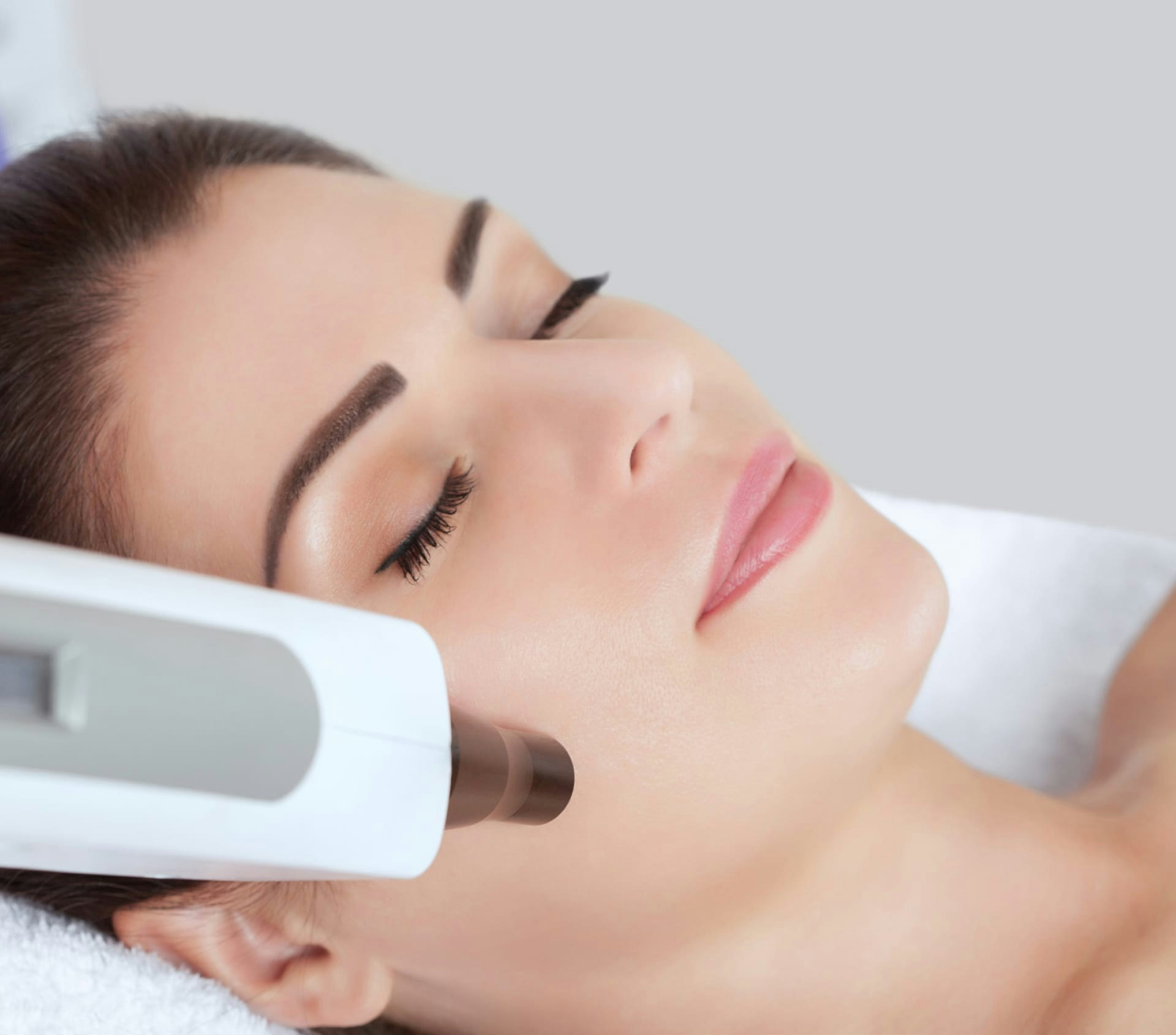 woman getting laser treatment