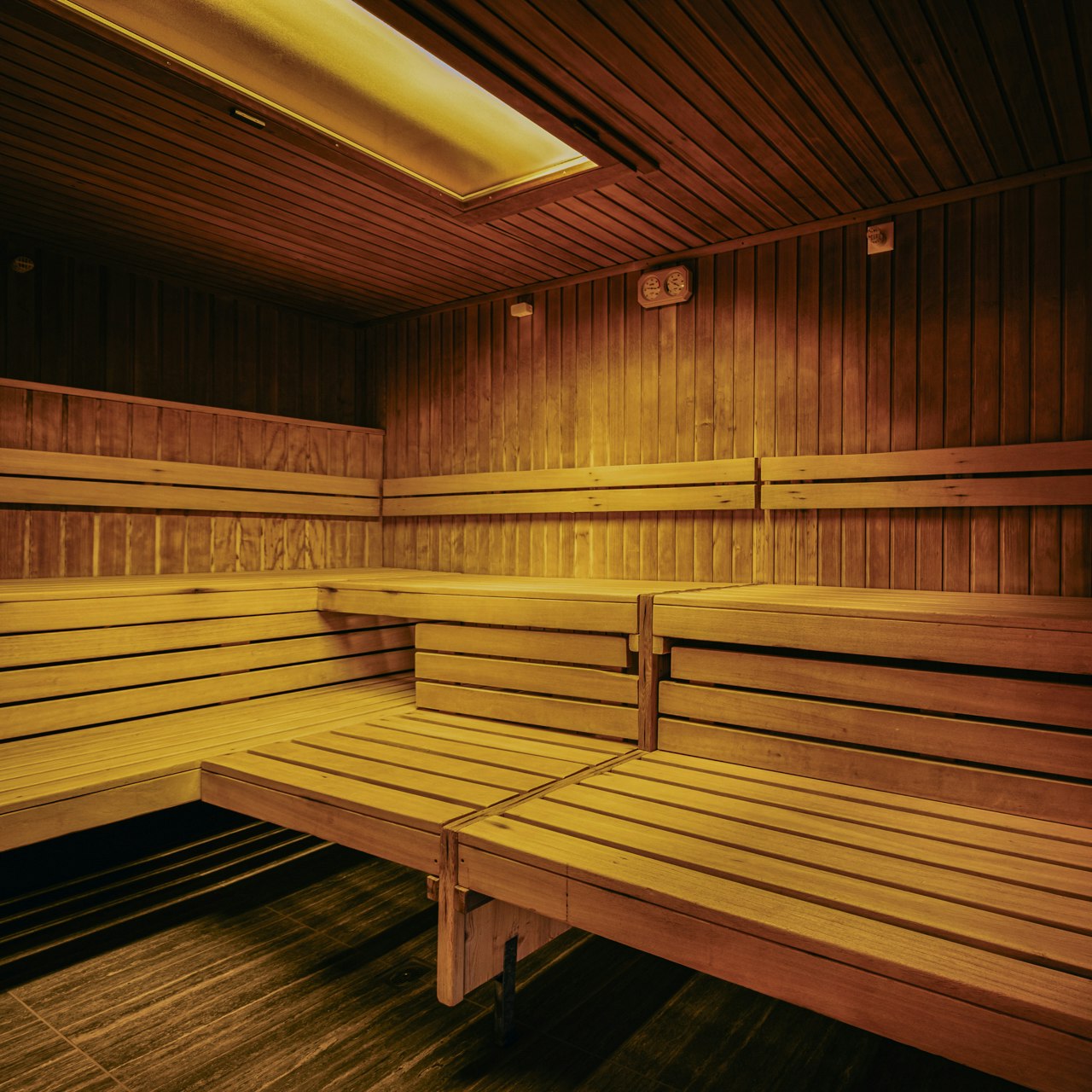 Classic sauna cabin at the Hotel BEATUS Wooden loungers with two levels in the sauna