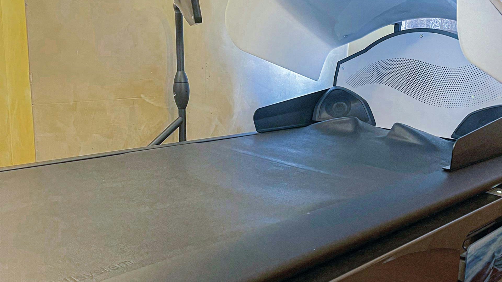 Wellsystem Wave Touch Chaise longue avec tête de lit cachée