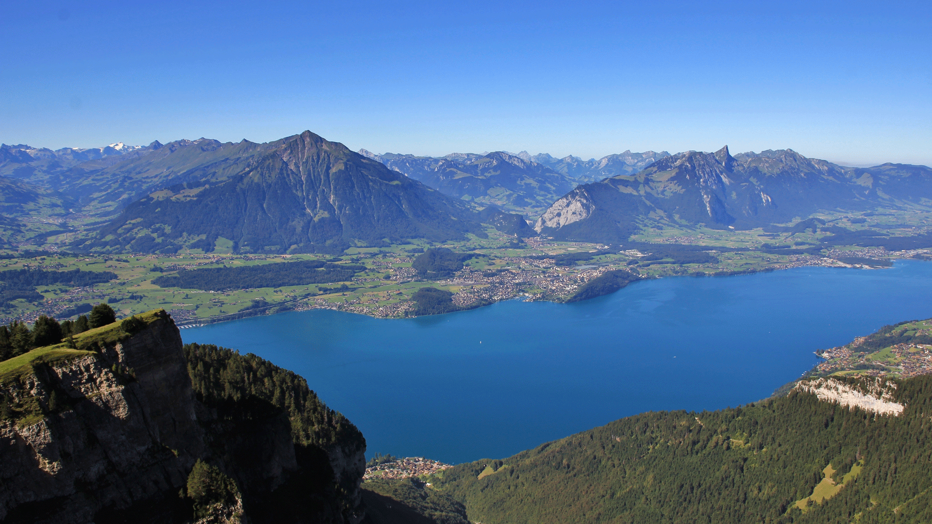 Hiking on Lake Thun View of the lake and mountains