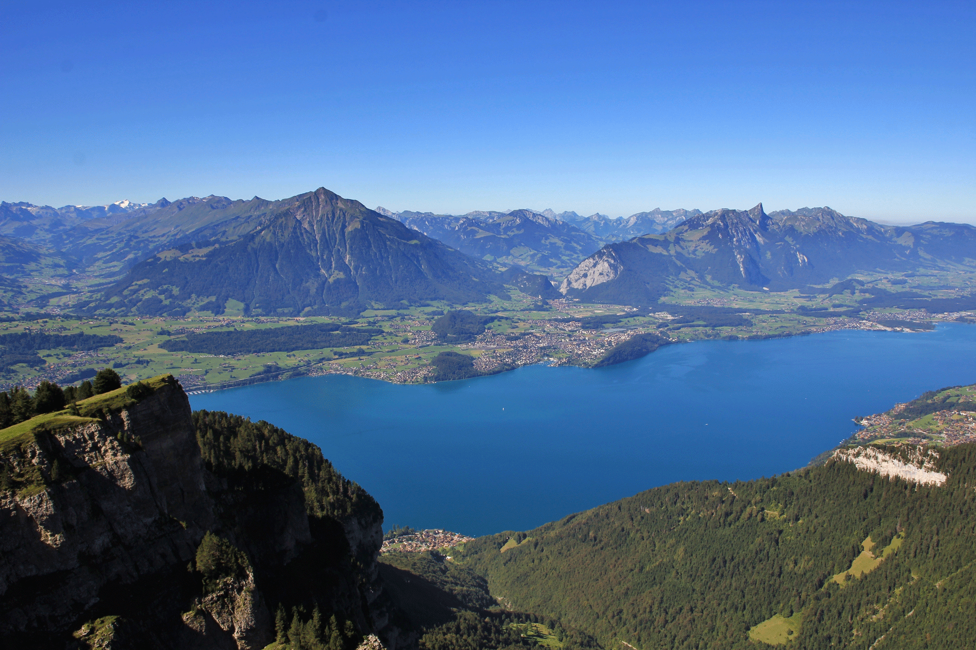 Ausblick auf See und Berge
