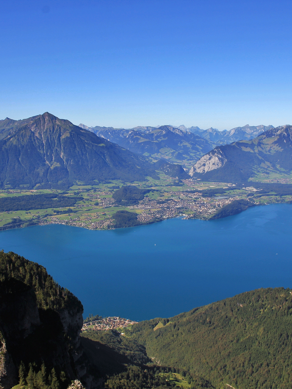 Wandern am Thunersee Ausblick auf See und Berge
