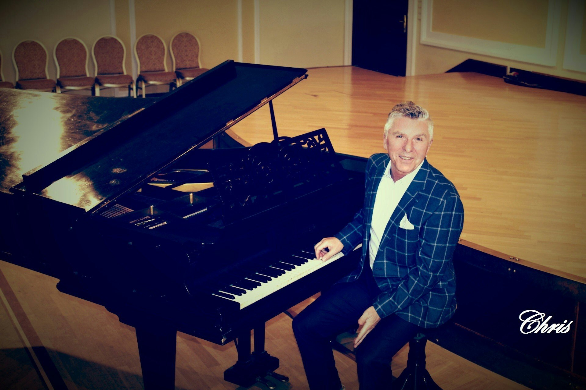 Pianist Chris Palewicz