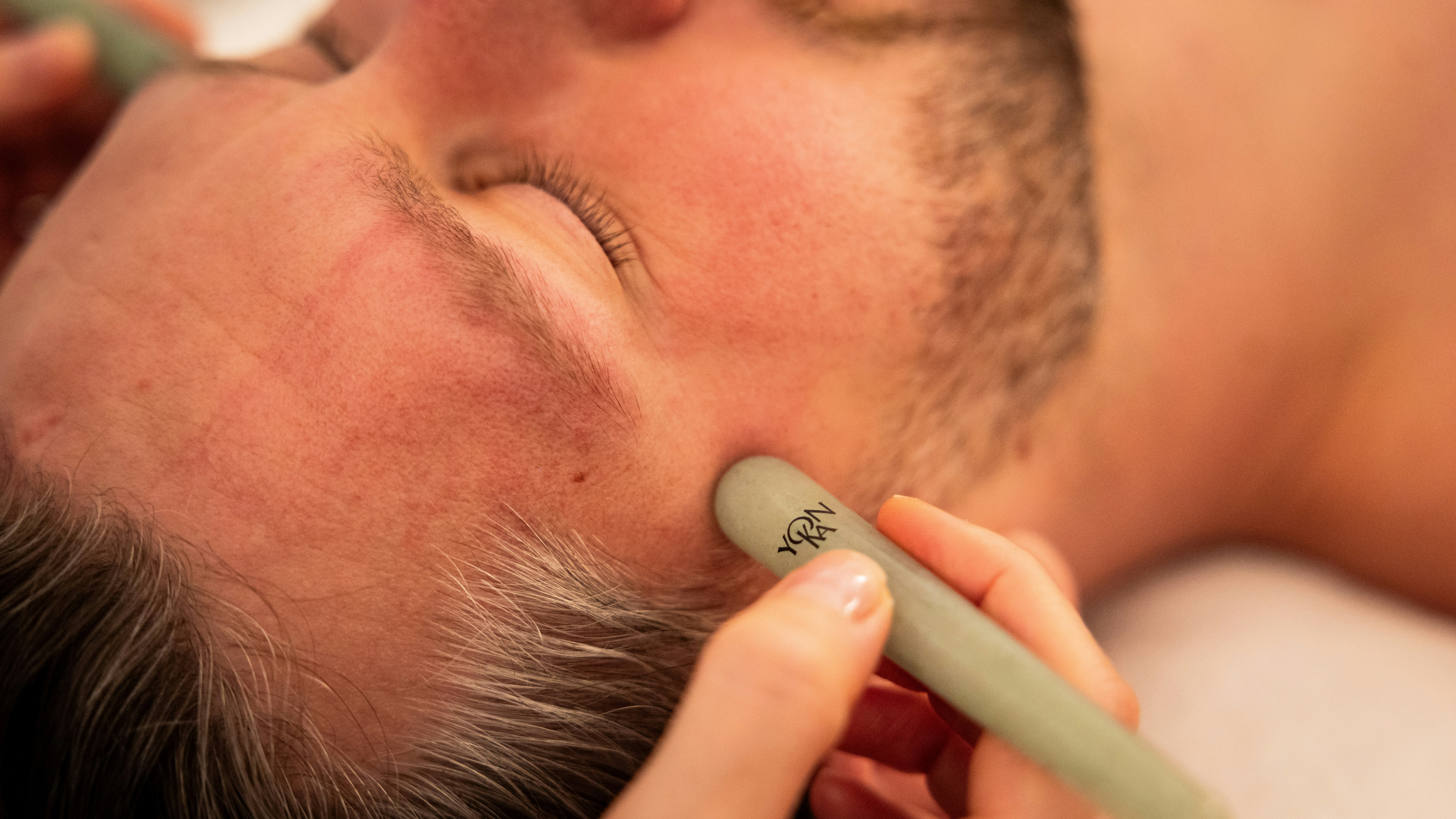 Yon-Ka CBD Behandlung im BEATUS Yon-Ka CBD Behandlung im BEATUS