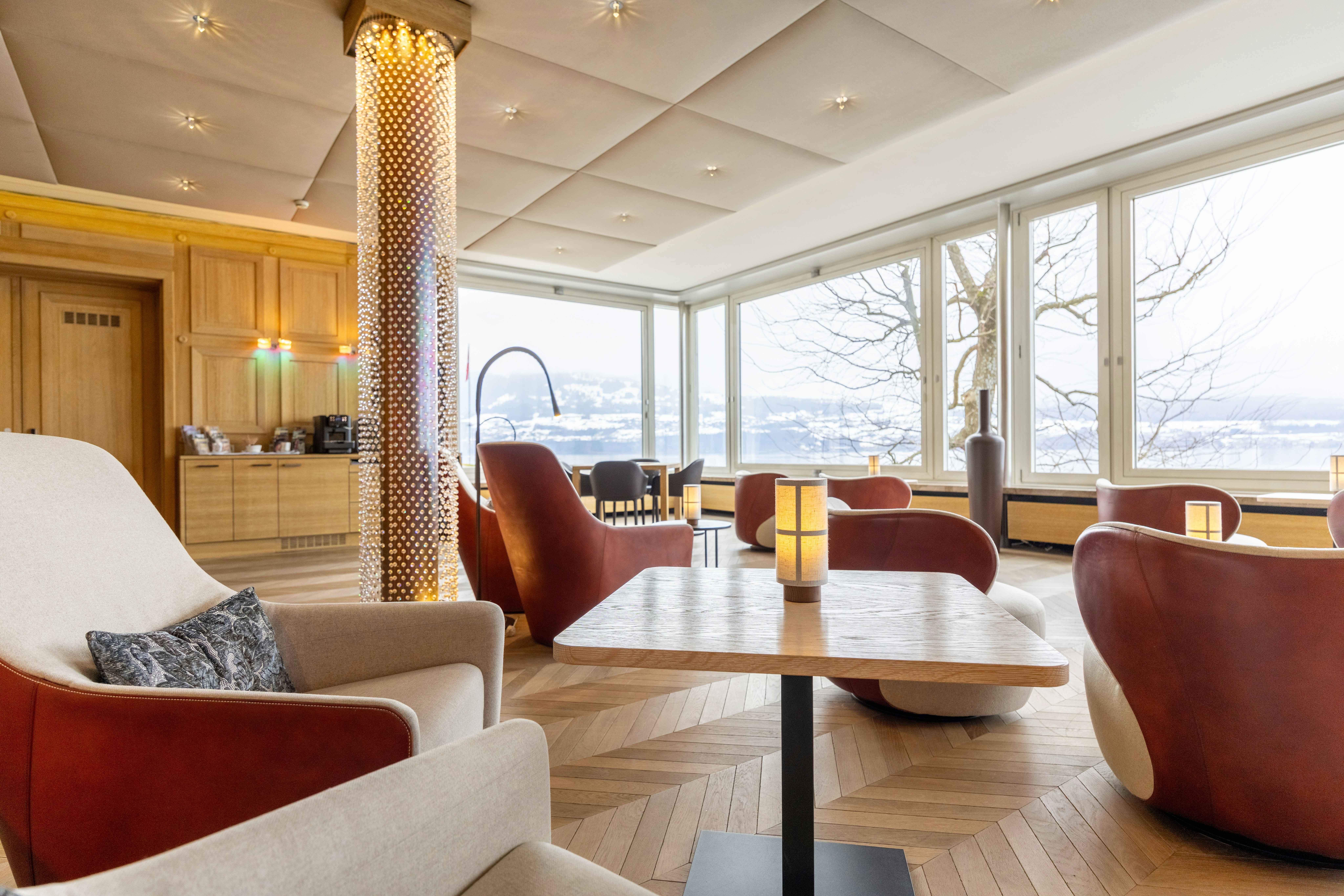 Panoramahalle mit Ausblick auf den Thunersee