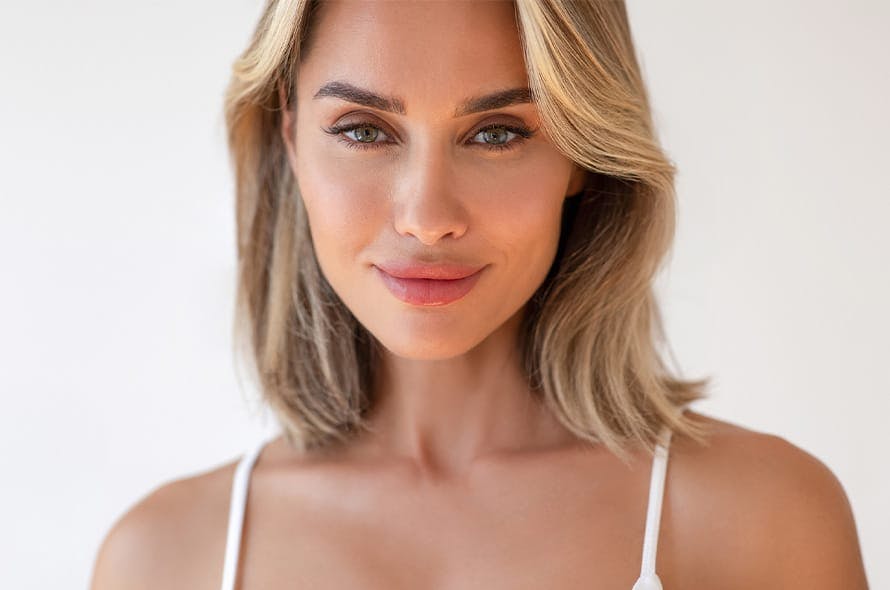 woman looking forward with medium blonde hair