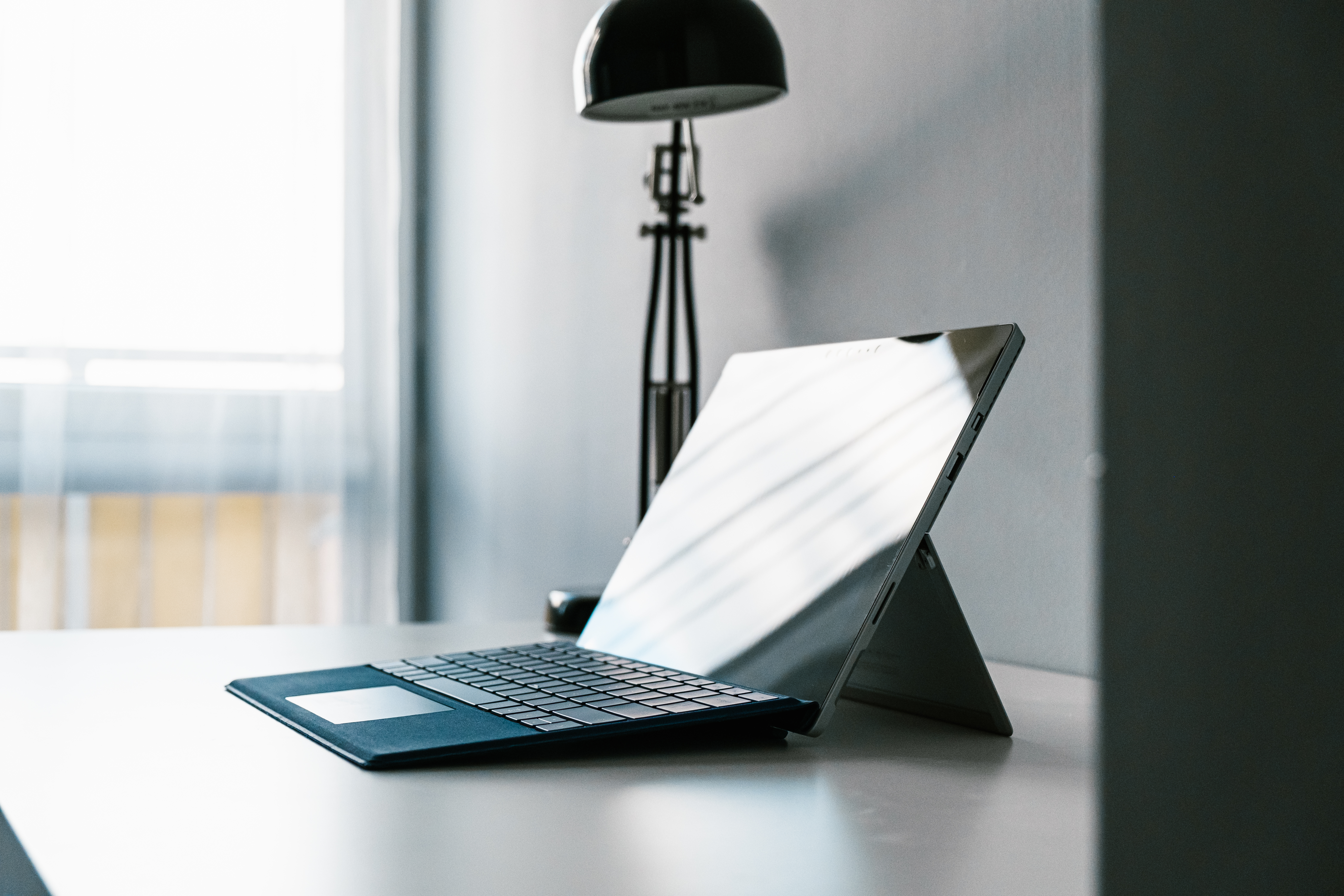 Laptop auf einem Tisch