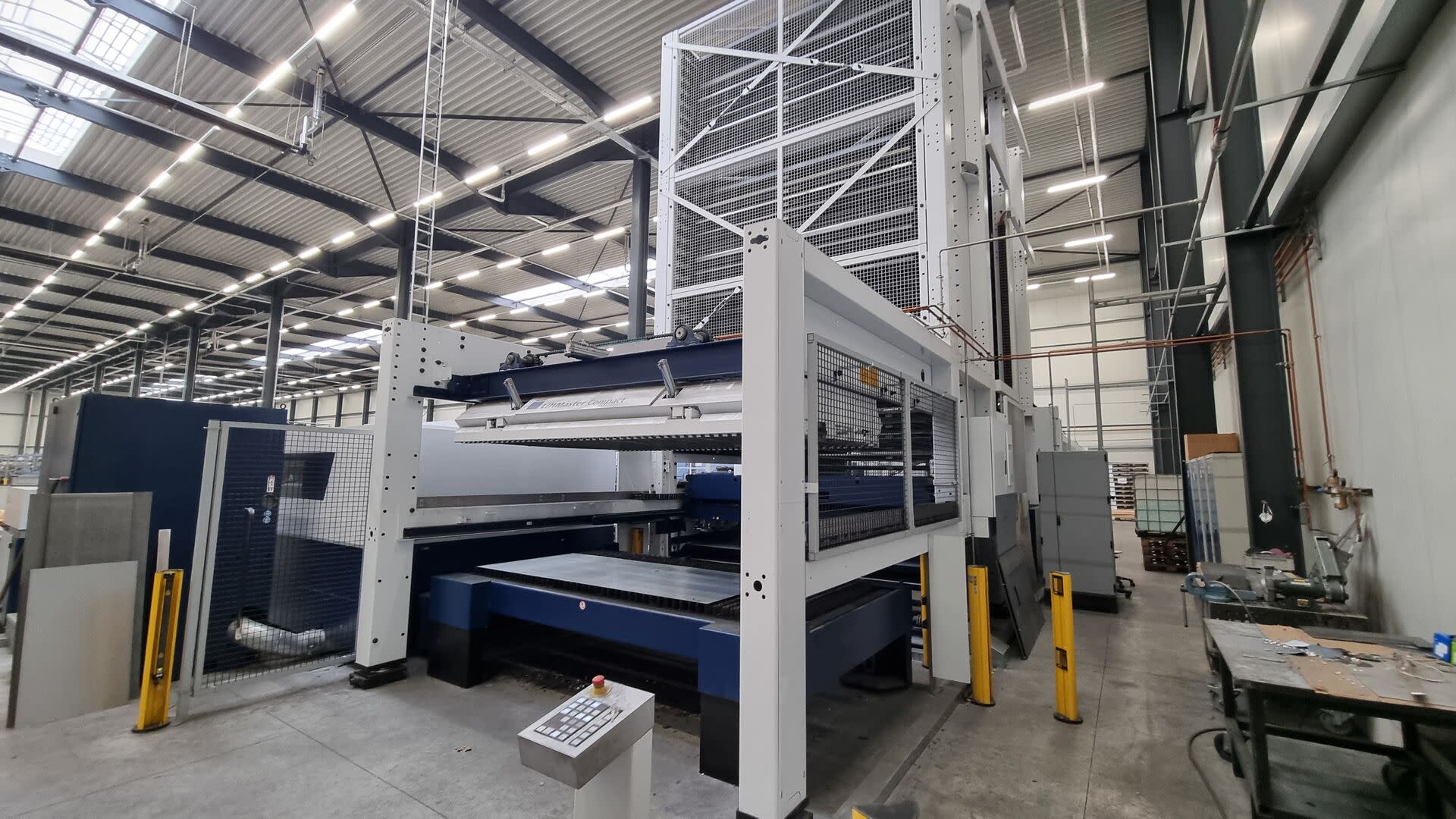 Powerful TruLaser 3030 fiber Production Cell