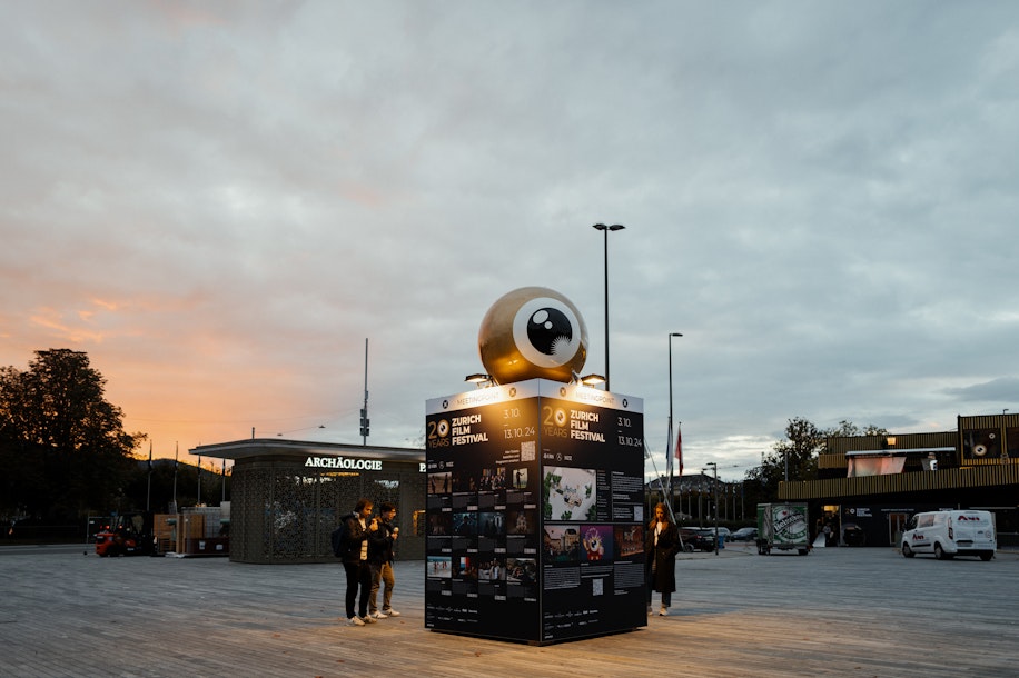 Goden Eye auf dem Bellevue steht