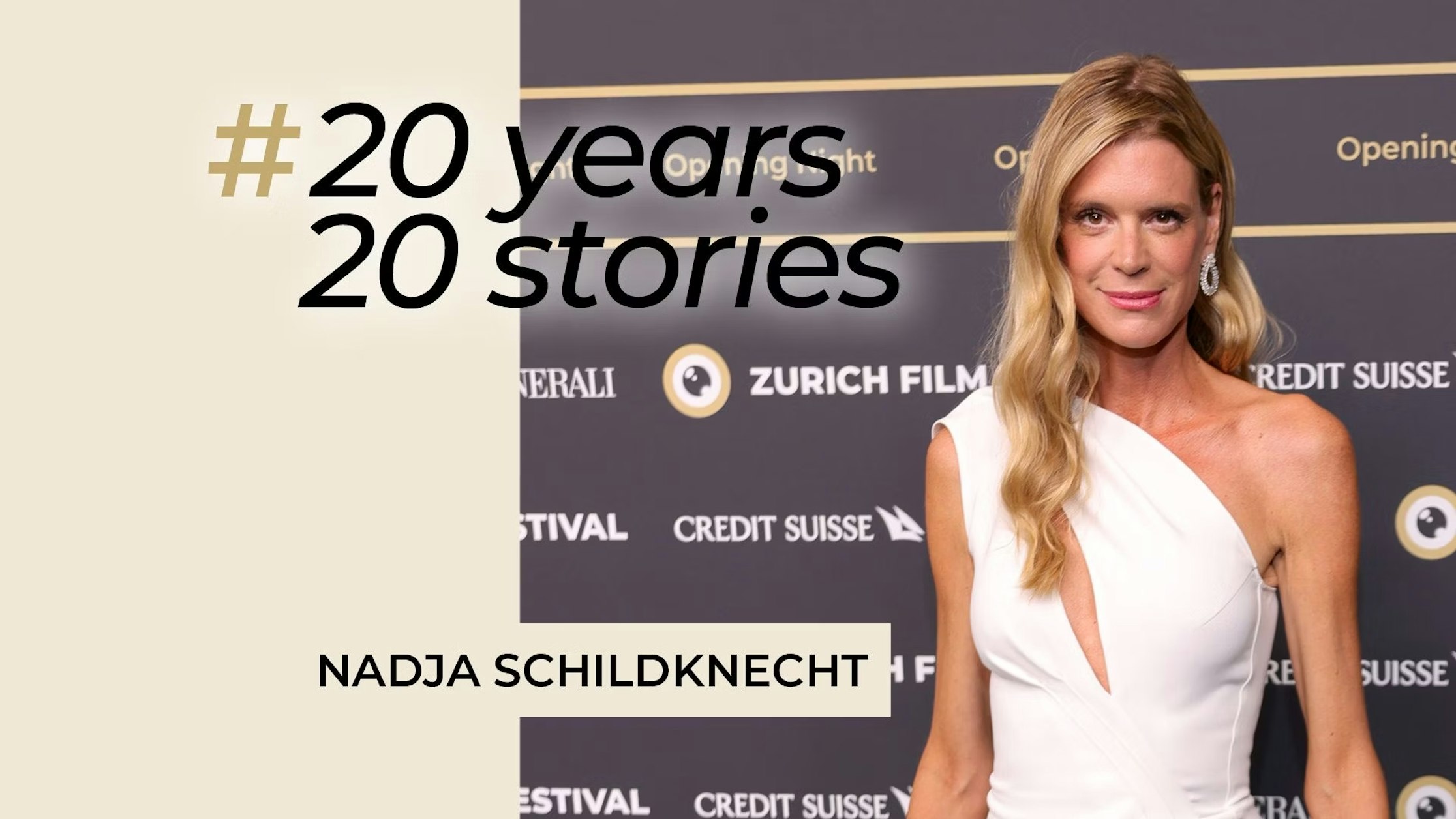 Eine Frau in einem weißen One-Shoulder-Kleid steht vor einer Kulisse mit Logos des Zurich Film Festival. Der Text auf dem Bild lautet „#20 Jahre, 20 Geschichten“ und „Nadja Schildknecht“.