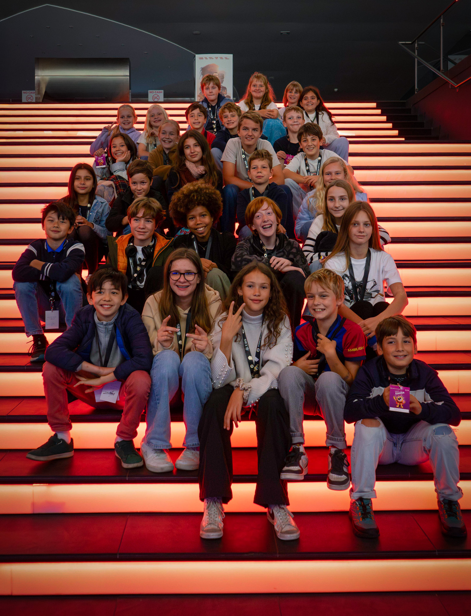 Eine Gruppe von Kindern im Kino