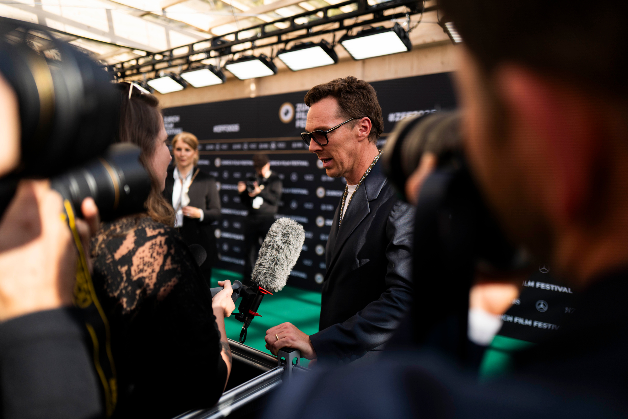 Benedict Cumberbatch gibt Interview am Greencarpet ZFF25