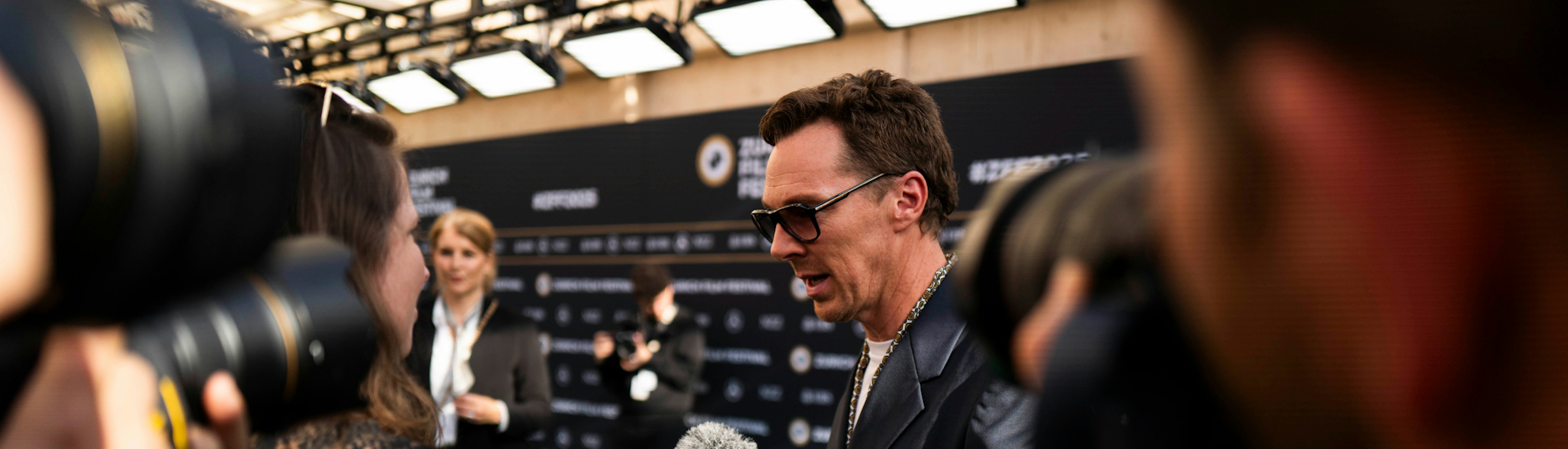 The Thing with Feathers Benedict Cumberbatch gibt Interview am Greencarpet ZFF25