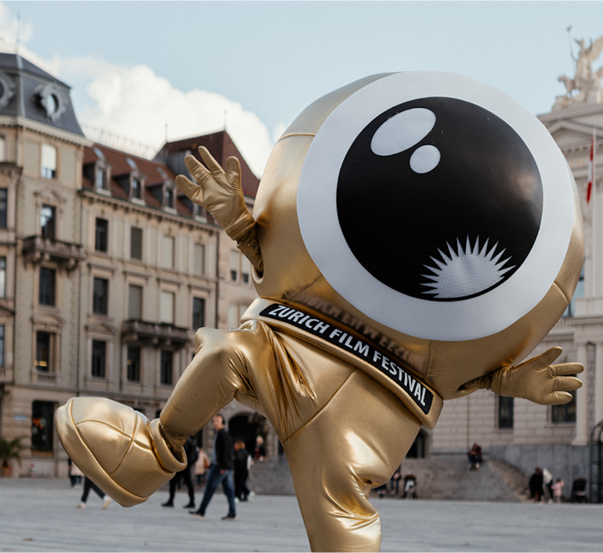Goldie auf dem Sechseläutenplatz