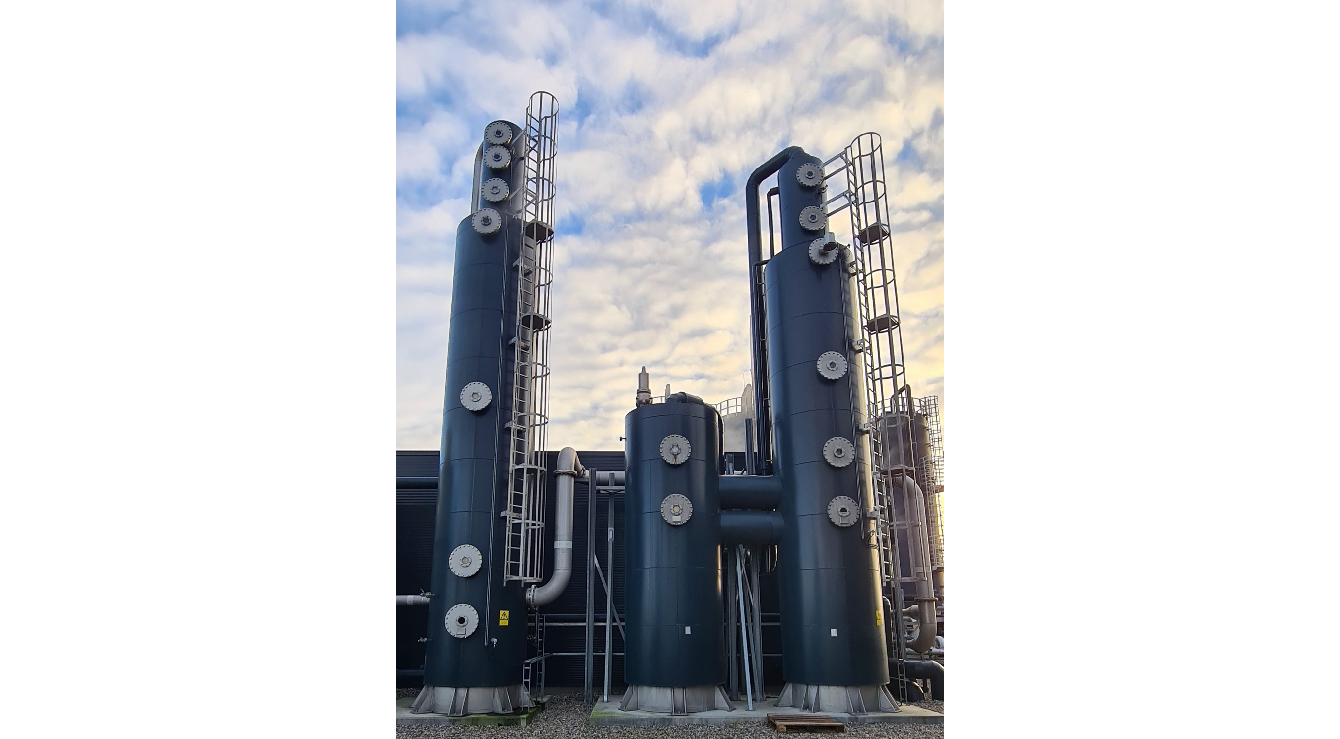 Vessels fueled on LNG today can achieve their decarbonization strategy by switching to bio & e-methane.