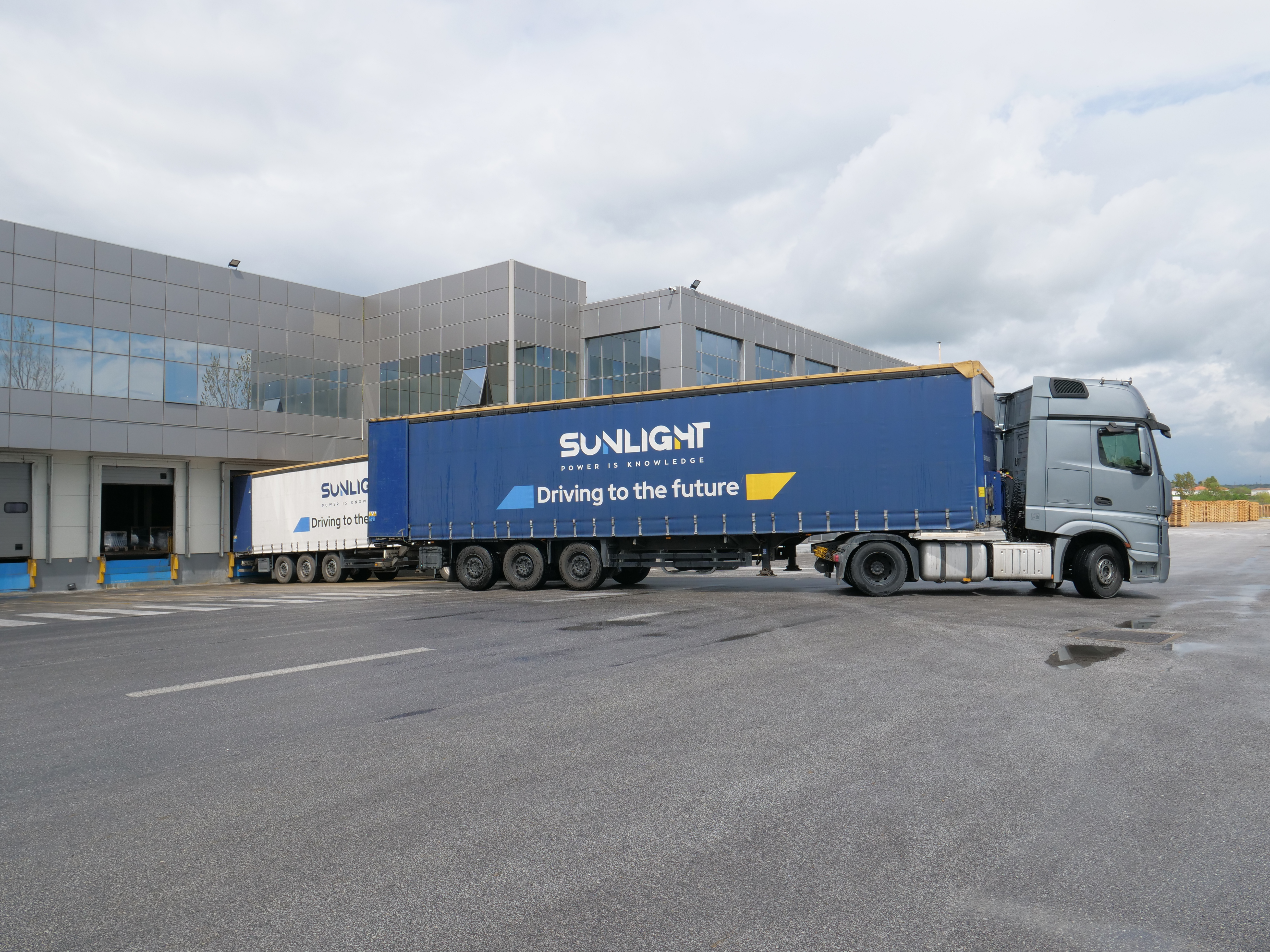 Sunlight Group Industrial Complex - Loading