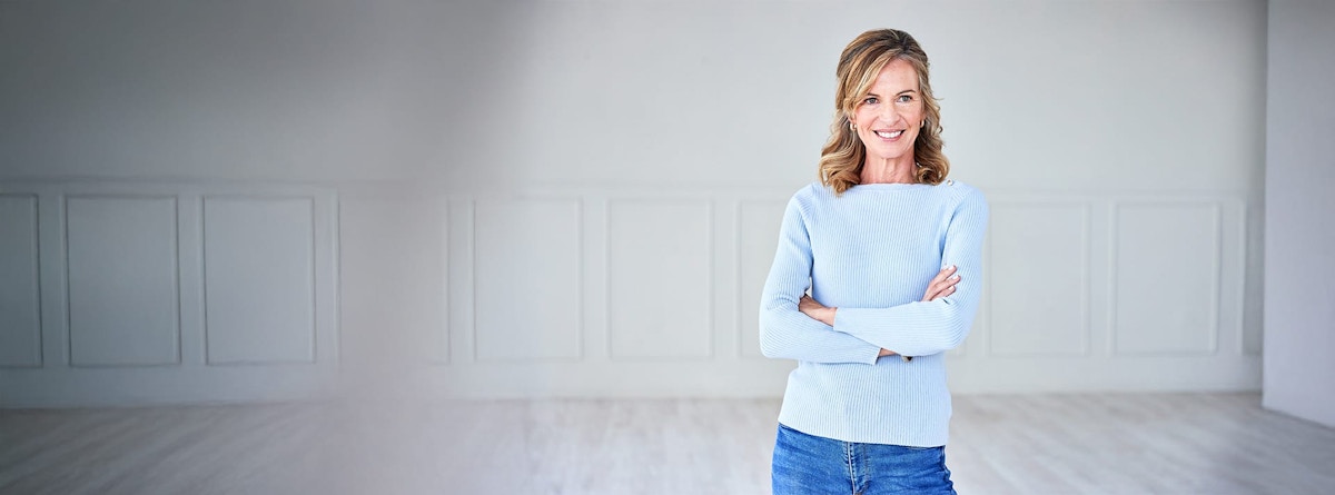 woman crossing her arms