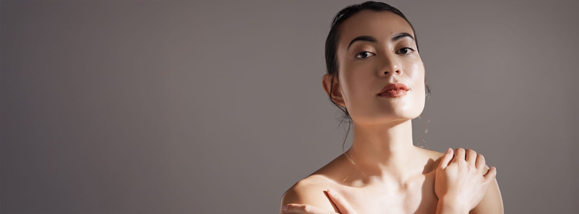 woman looking forward with her hand on her shoulder