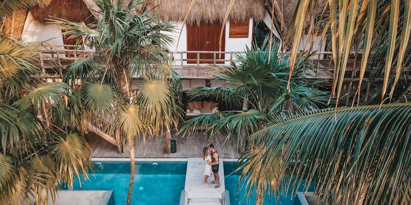 men's black sleeveless shirt