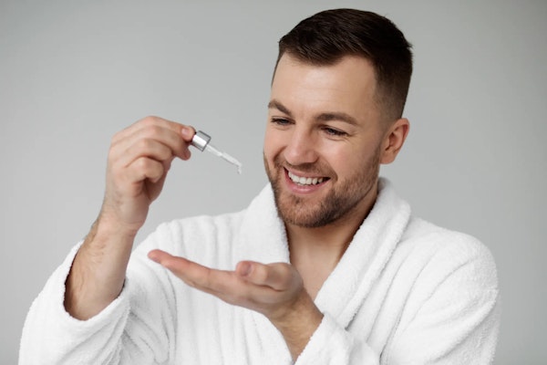 Minoxidil: para que serve, como usar e efeitos colaterais
