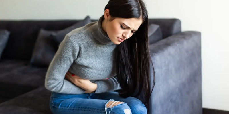 Barriga inchada: causas, autocuidados e alimentos