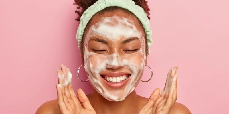 Skincare: o que é, como fazer e rotina