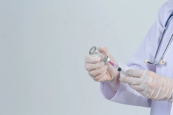 Benzetacil: Para que serve e efeitos colaterais