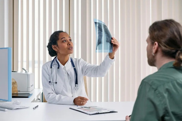 Como identificar e tratar sintomas de pneumonia silenciosa?