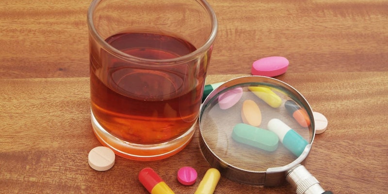 Escitalopram e álcool: entenda os riscos dessa interação