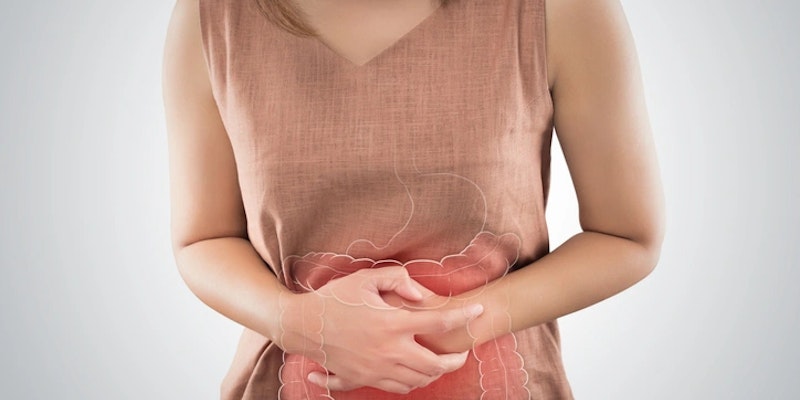 Imagem de uma pessoa com as mãos no abdomen, indicando diarreia e necessidade de tomar Imosec.
