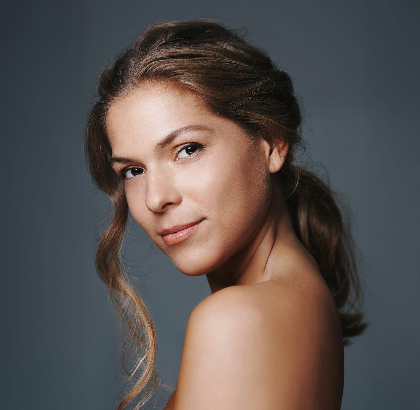 woman facing to the left but looking to the right