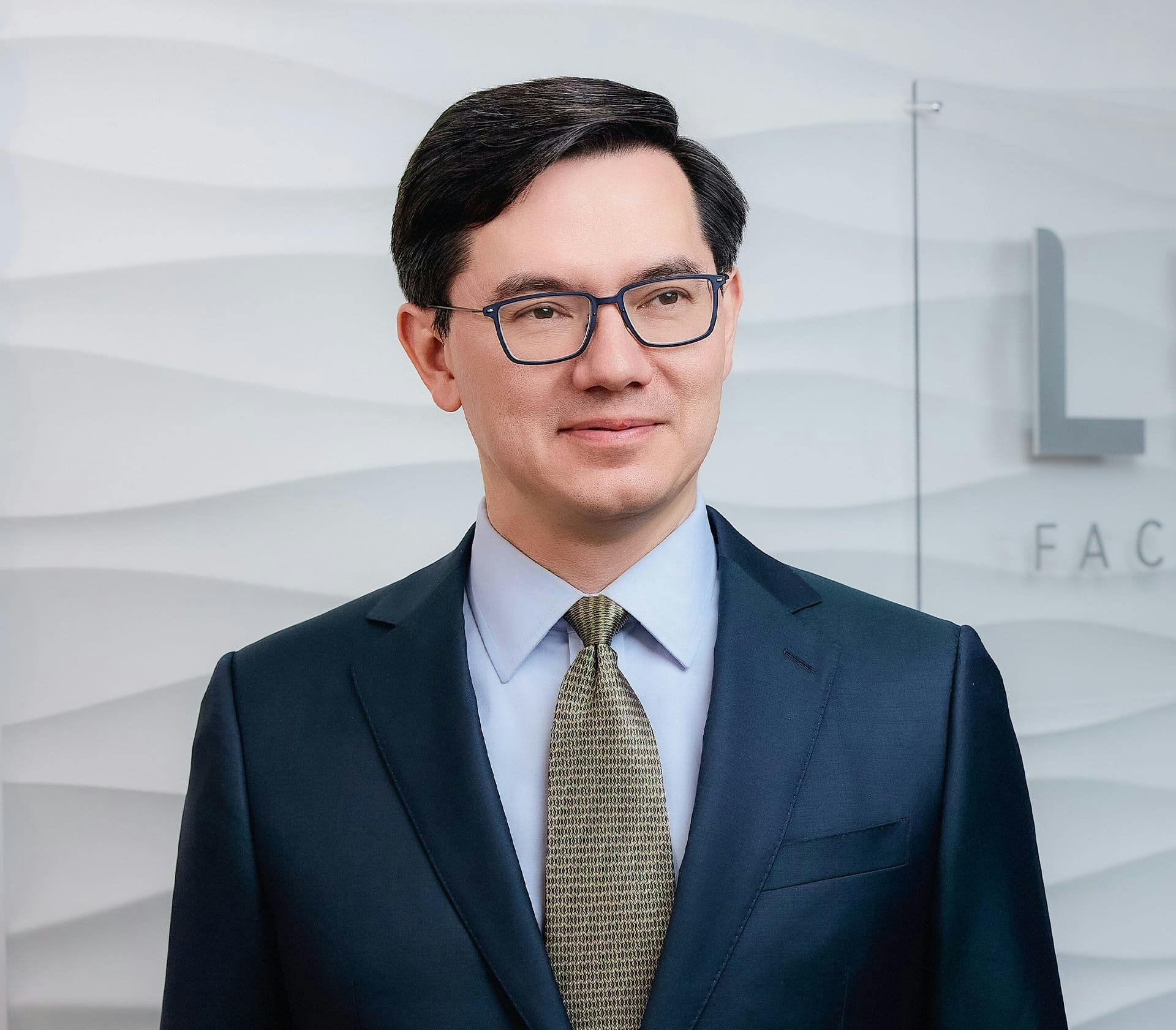 Dr. Leong
