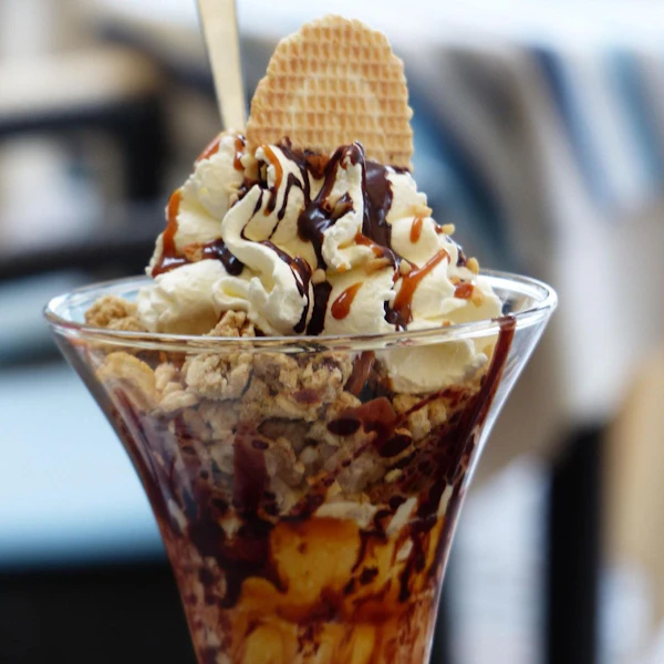 An ice cream sundae