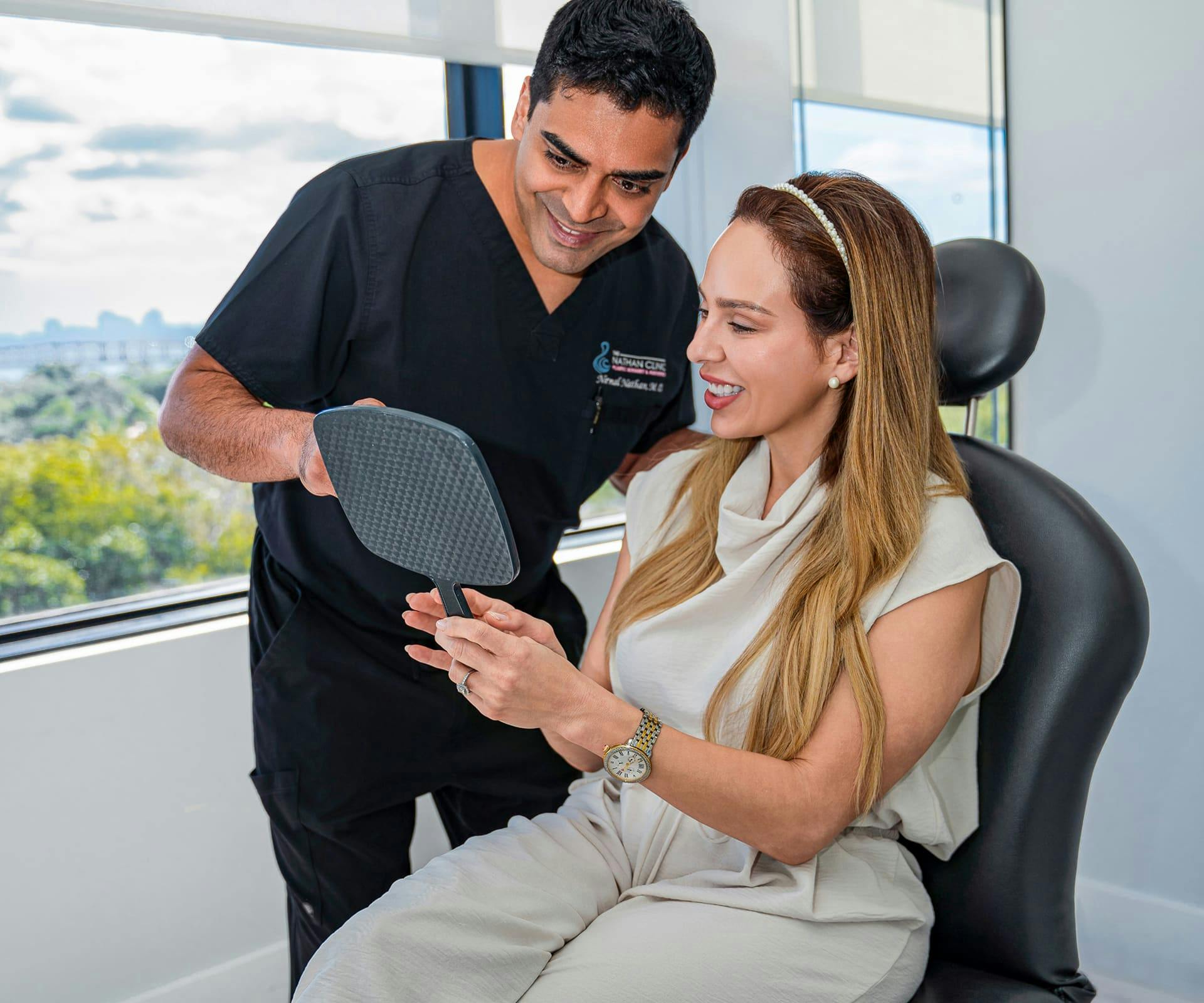 doctor showing a patient her results in a hand mirror