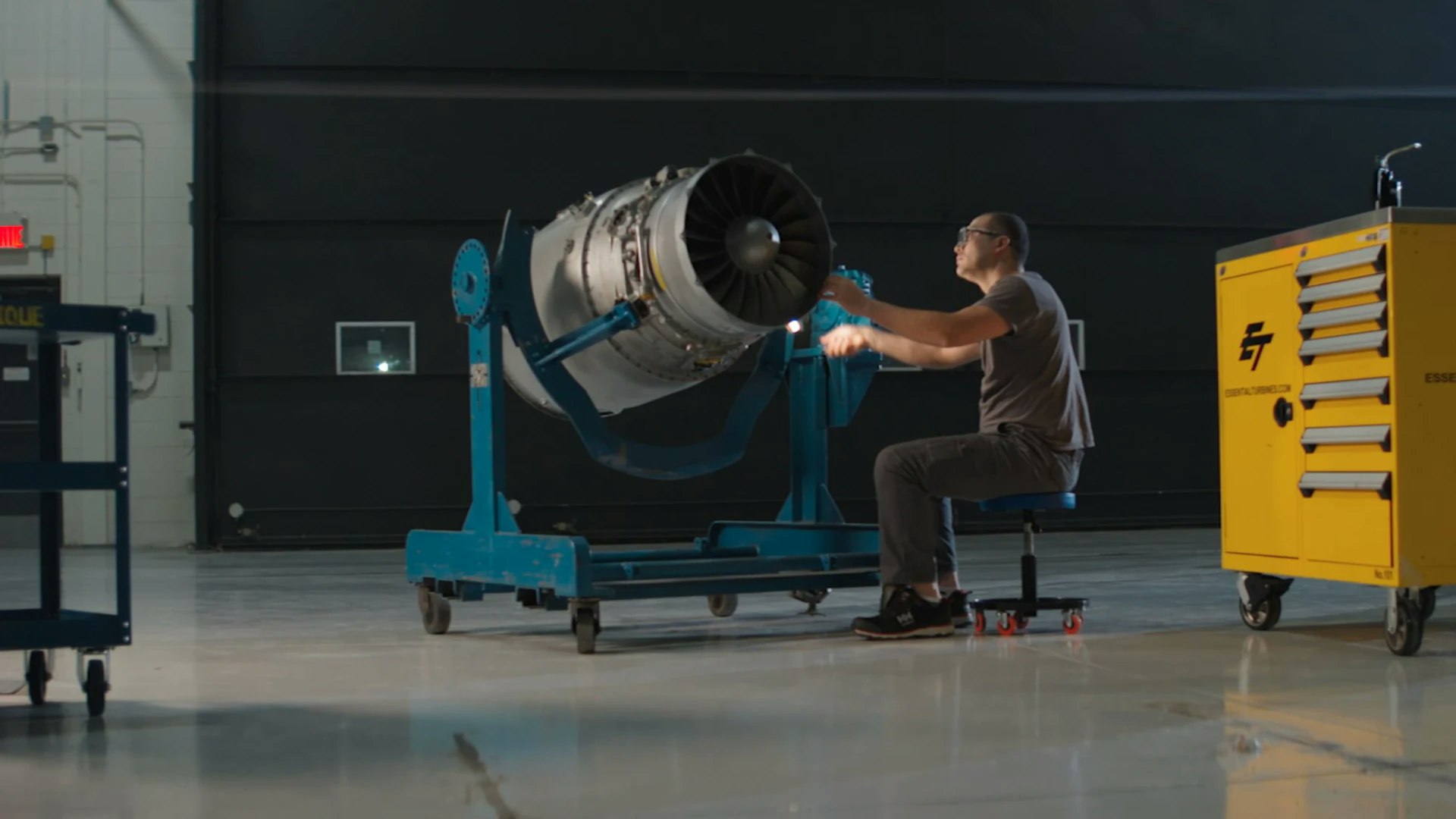 Mécanicien aérospatiale au travail