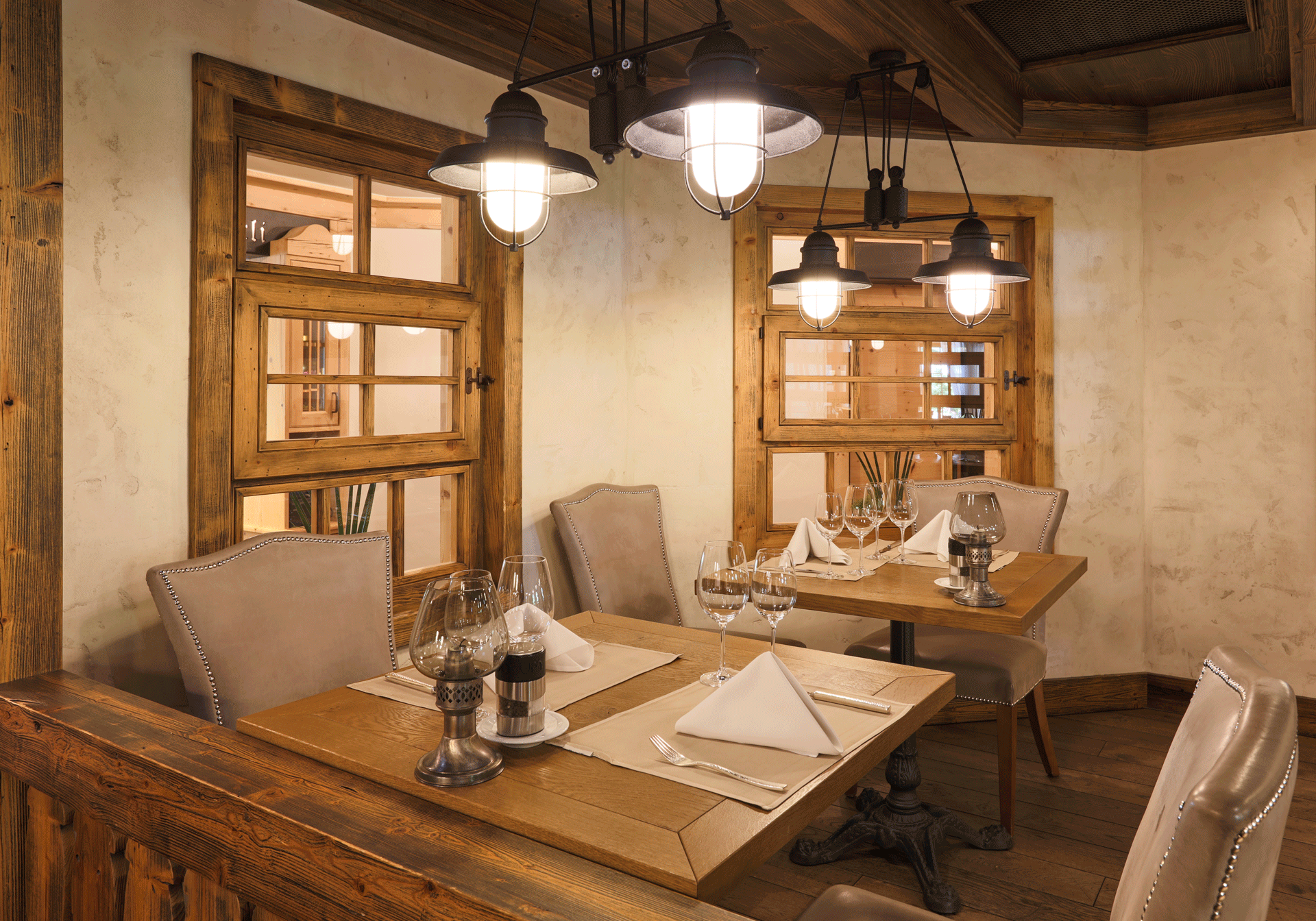 Coin confortable dans un restaurant rustique