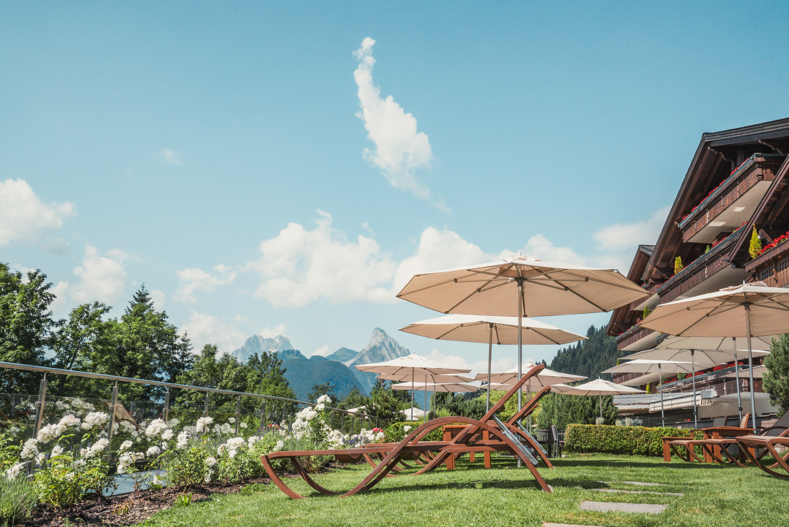 Liegen und Schirme Park Ermitage