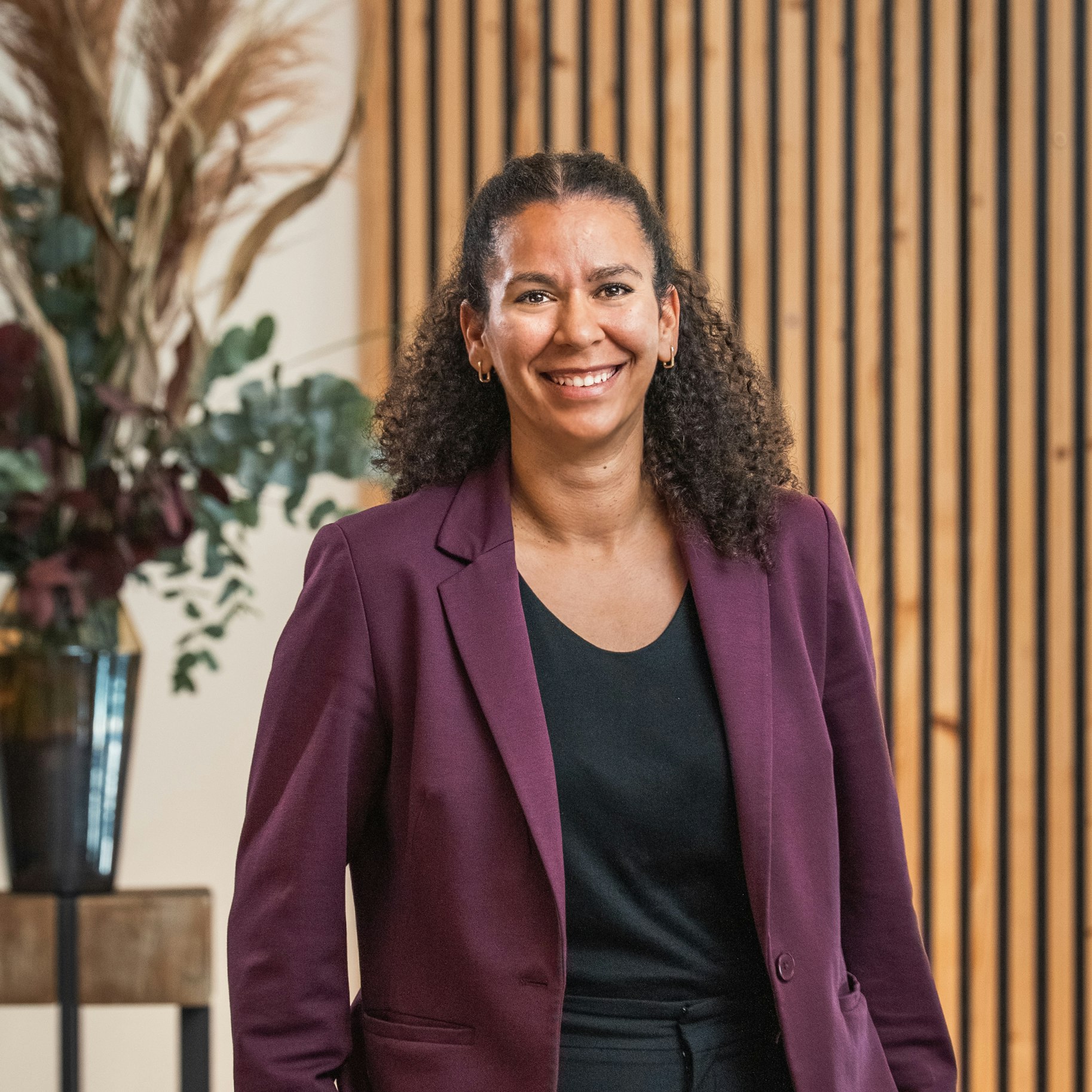 Taina Hefti Portrait-Aufnahme Gastgeberin und Vize-Direktorin Taina Hefti