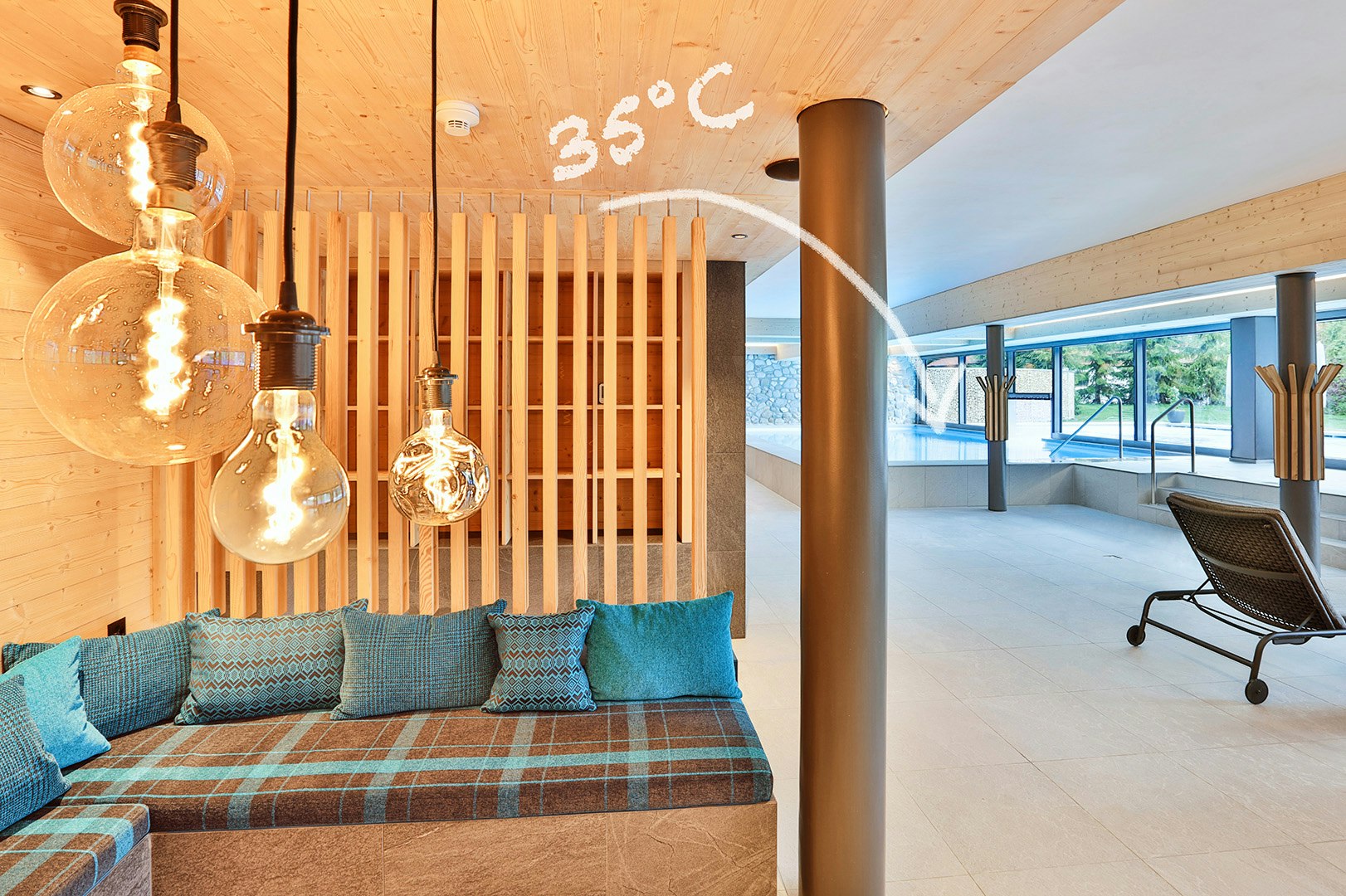 Innen- und Aussensolbad 35 °C im ERMITAGE