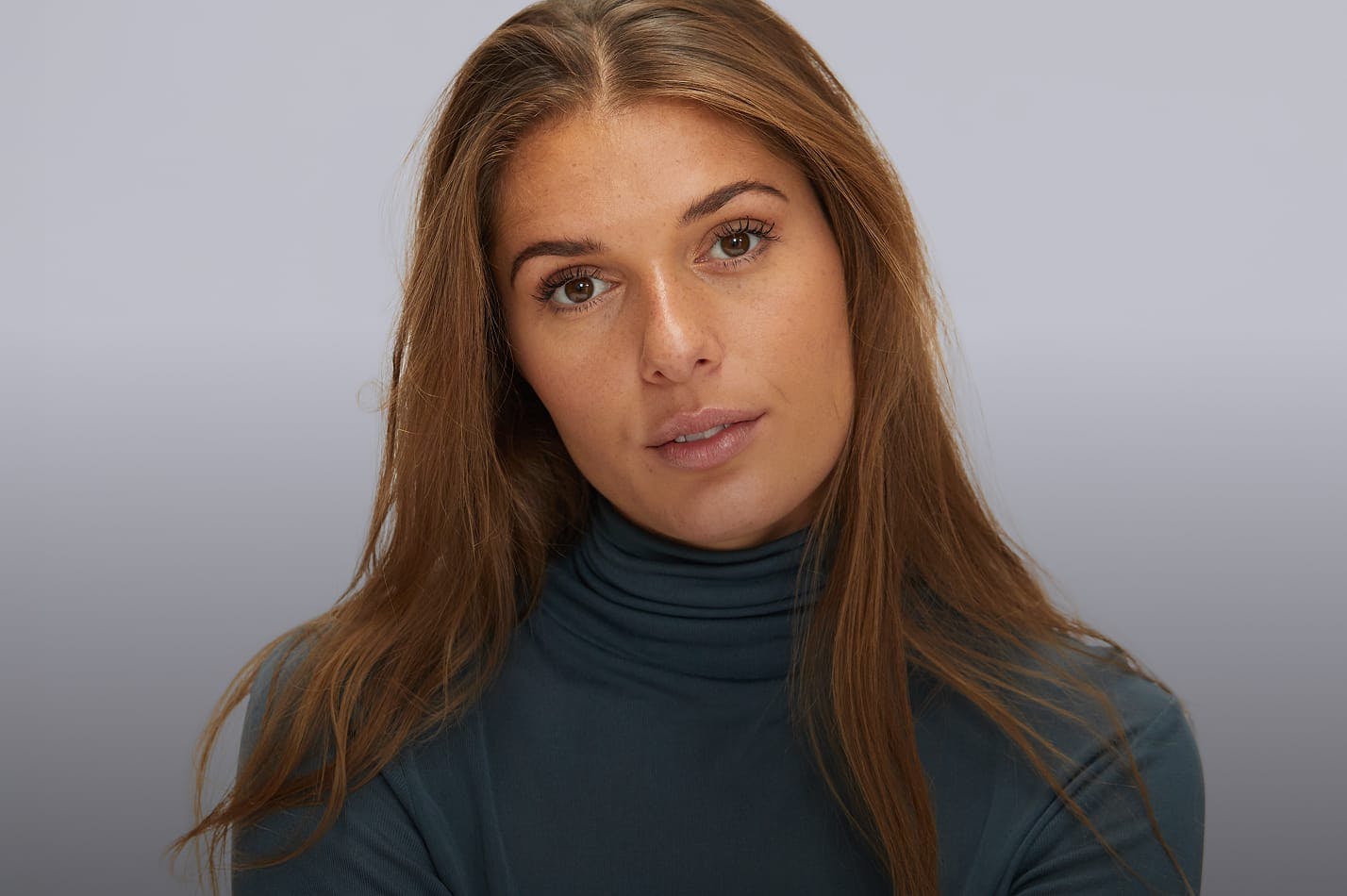 Woman representing age 30-45