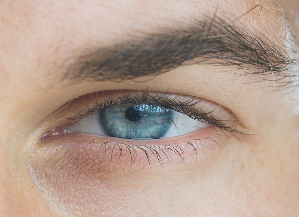 male blue eye