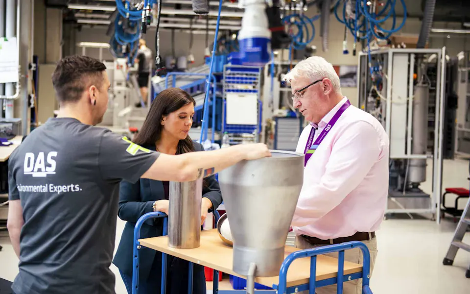 排ガス処理システム 技術者とエンジニア