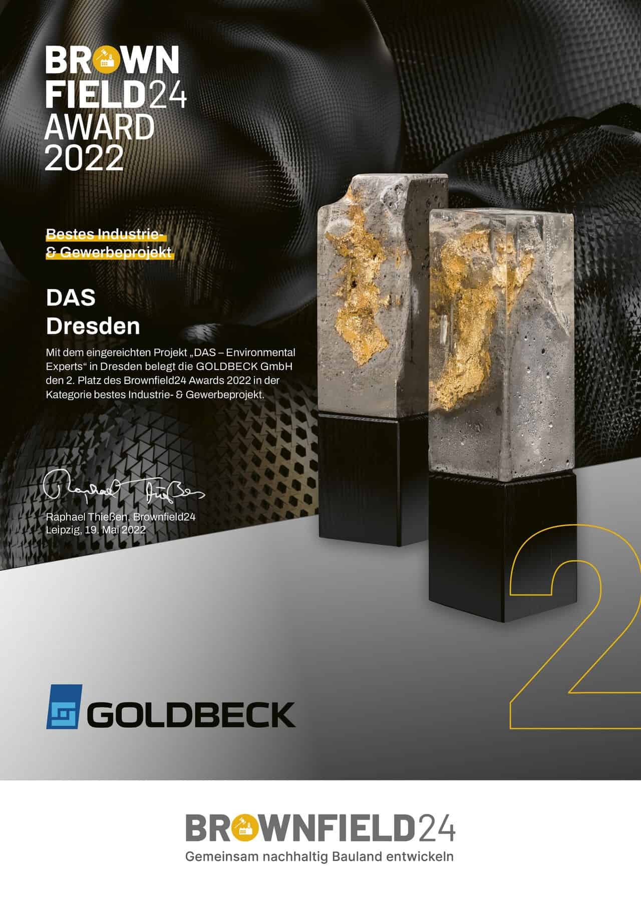The image features the Brownfield24 Award 2022 announcement for the "Bestes Industrie- & Gewerbeprojekt" category, showcasing a sleekly designed trophy with a modern aesthetic, flanked by the logos of Goldbeck and Brownfield24.