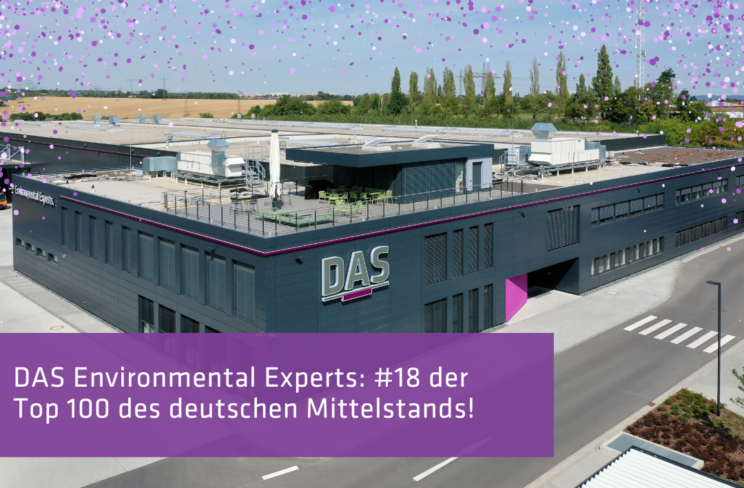Das DAS Headquarter mit der Aufschrift "DAS Environmental Experts: #18 der Top 100 des deutschen Mittelstands!"