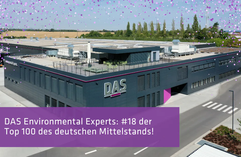 Das DAS Headquarter mit der Aufschrift "DAS Environmental Experts: #18 der Top 100 des deutschen Mittelstands!"