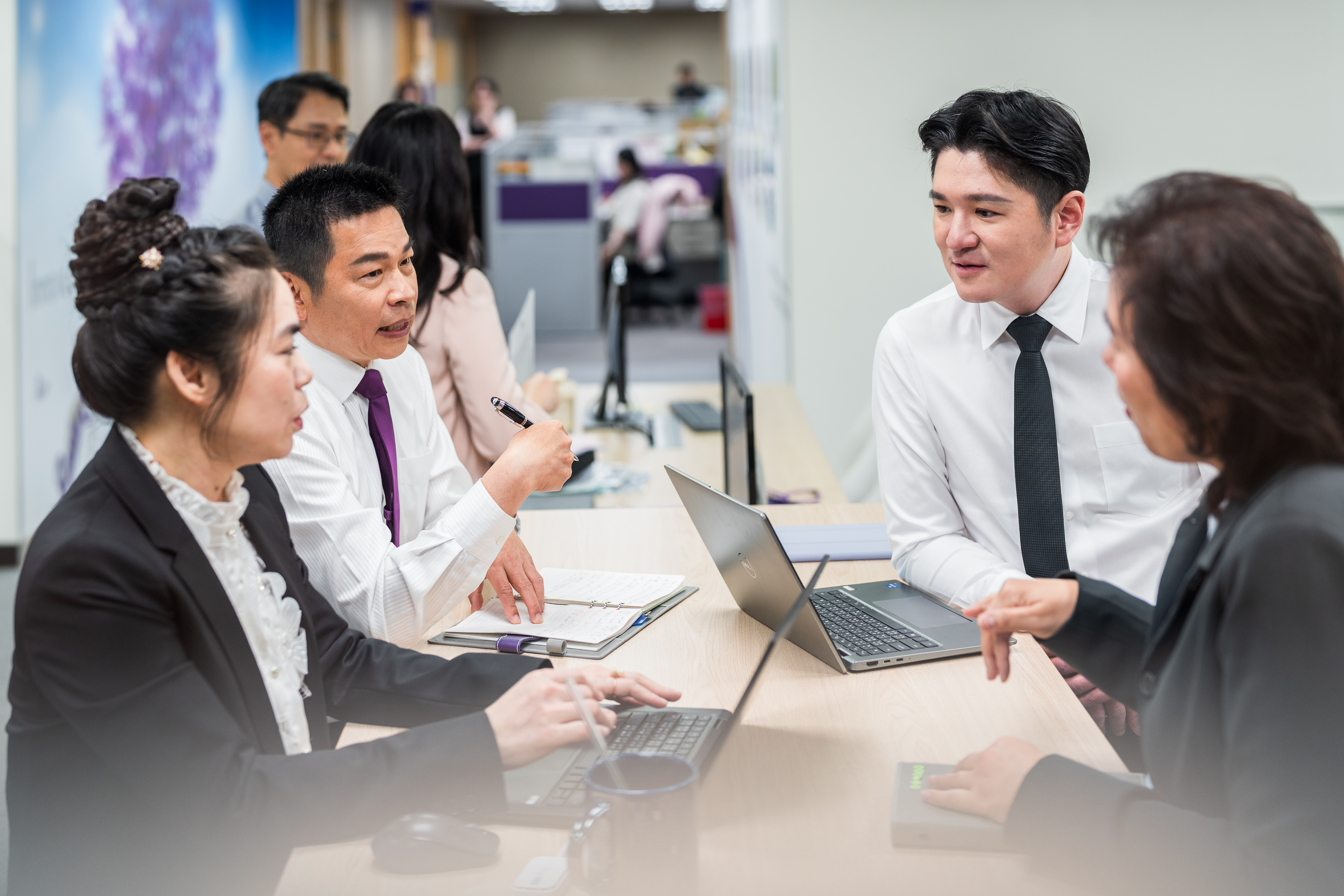 大家正激烈地討論