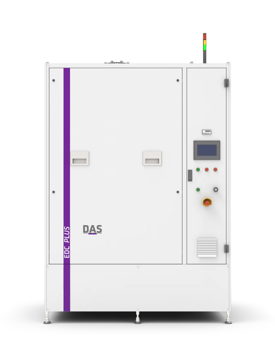 A large, white technical unit with the inscription ‘EDC PLUS’, a vertical purple stripe on the front and the DAS company logo, equipped with a digital control display, various coloured control buttons on the right and a signal light on the roof.