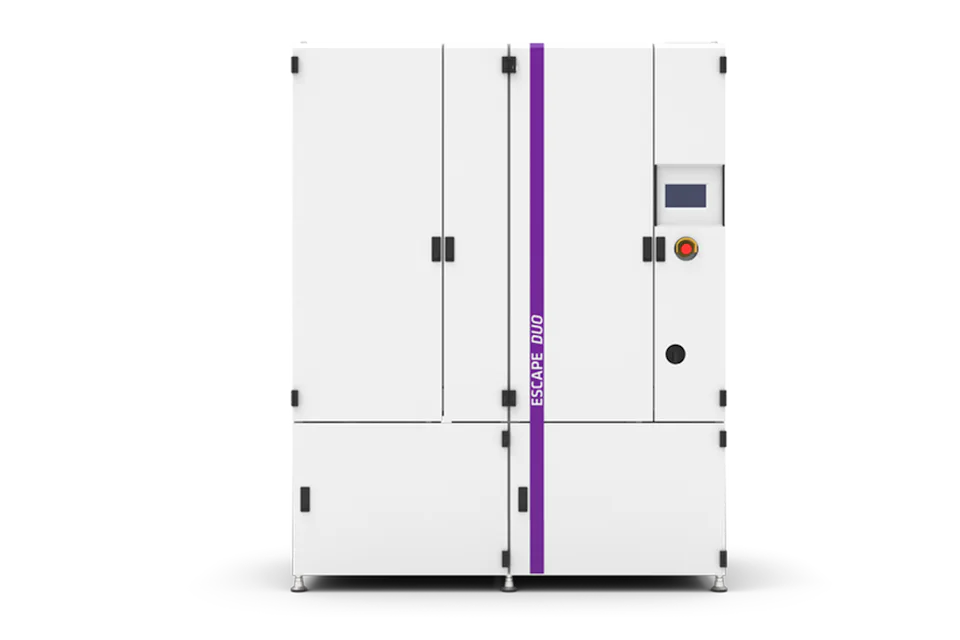 ESCAPE DUO 圖像展示了一個擺放在淺紫色背景上的白色工業機器,具有紫色飾條和觸控屏幕。