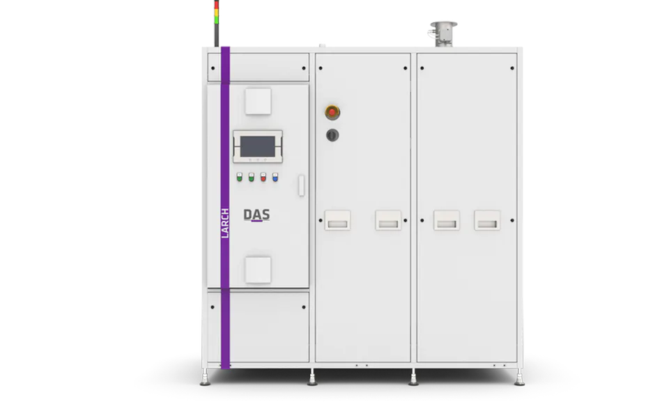LARCH PLUS by DAS EE 圖中展示一台大型白色工業設備,標有「LARCH」字樣及「DAS」標誌,配備控制面板、指示燈與多個隔間,代表「DAS EE出品的LARCH PLUS系統」。
