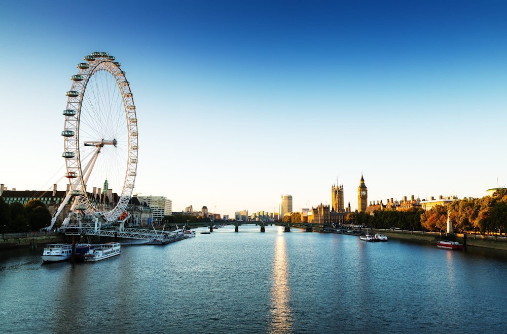 Skyline von London bei Sonnenaufgang